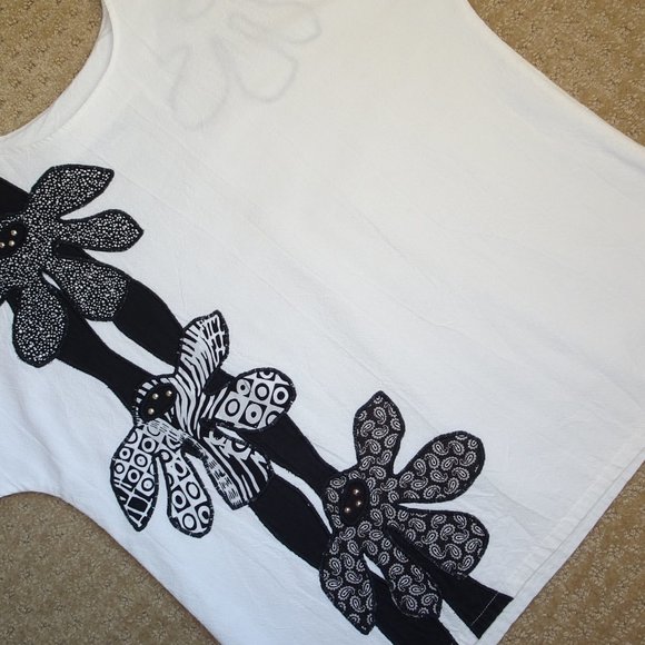White Shirt with Simple Flowers - Picture 1 of 3
